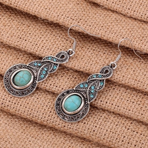 3/$25 Vintage Retro Faux Turquoise Aquamarine Crystal Rhinestone Silver Earrings - Picture 9 of 11